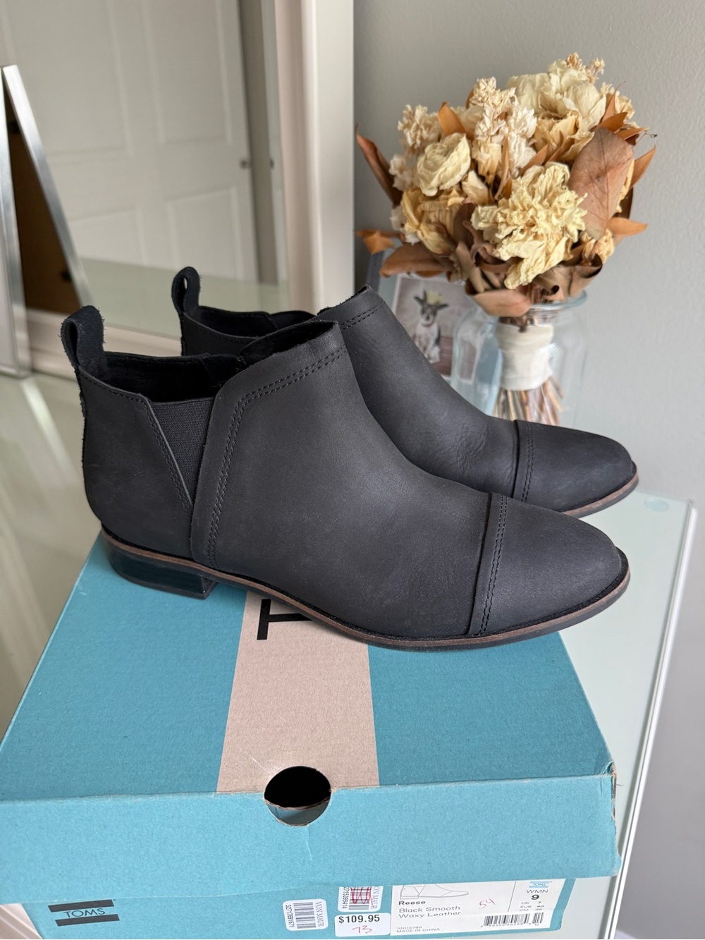 Toms Reese Smooth Waxy Leather Bootie in Black 9